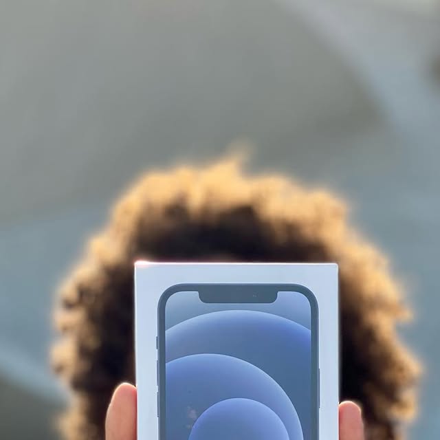 WIN AN IPHONE 12 📱 ⭐️