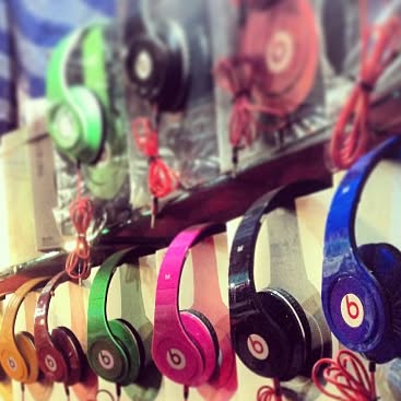 #DrDre would probably have a heart attack if he came to #phuket - #fake #Beats #Headphones #colors # — Qatar reel by TripleF Qatar