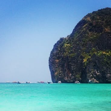 #Leo are you here? #MayaBay where #TheBeach was filmed - #LeonardoDiCaprio #movie #thailand #vacatio — Qatar reel by TripleF Qatar